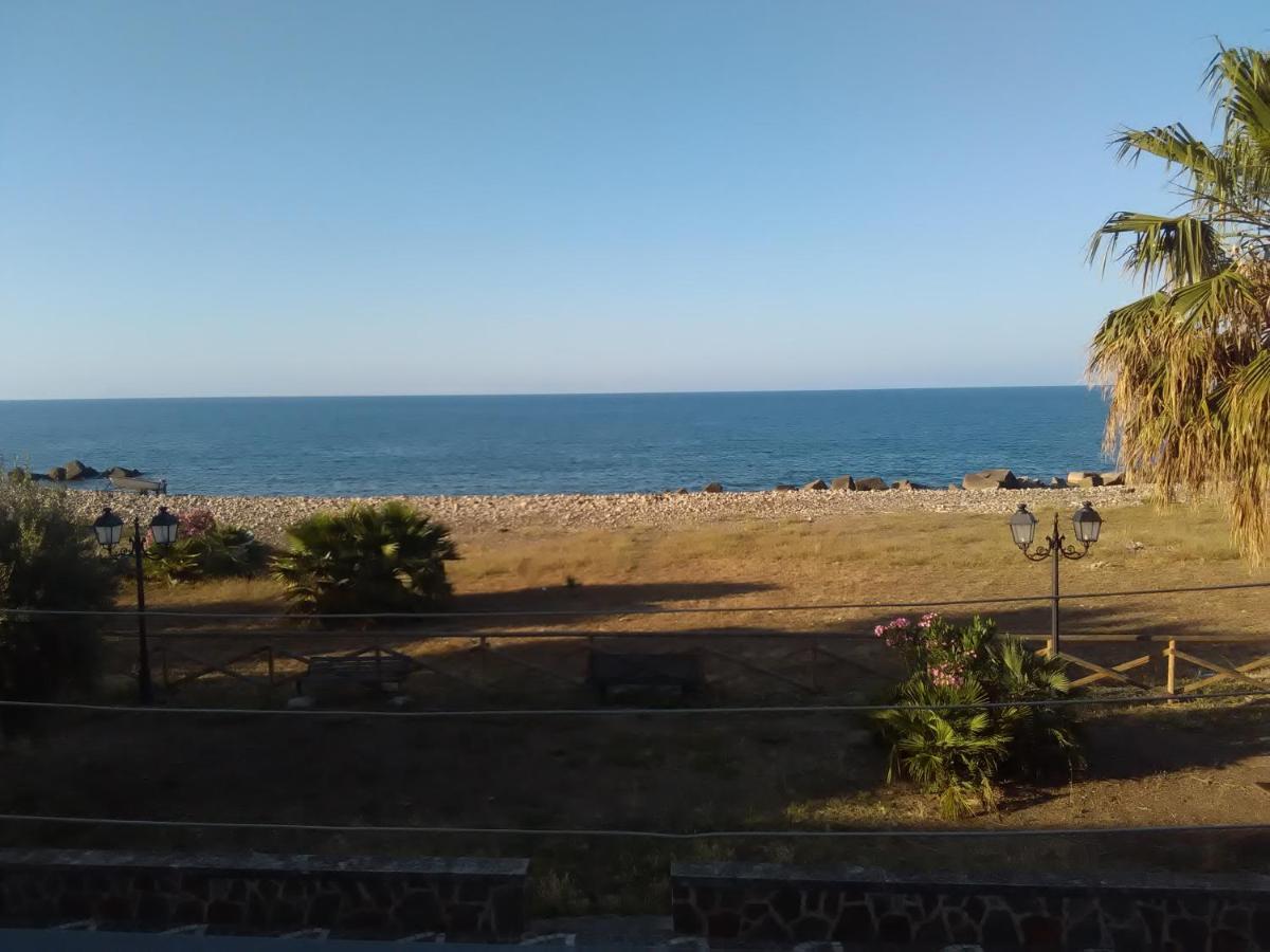 Casa Lungomare Villa Caronia Marina Eksteriør billede